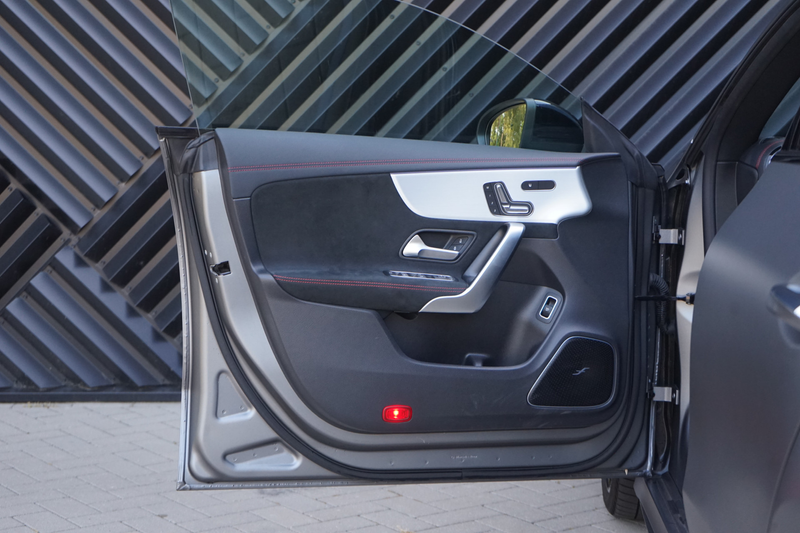 Mercedes-Benz CLA 180 AMG ACC Pano Memory 360 HUD IHC+ Ambient Keyless — photo 17