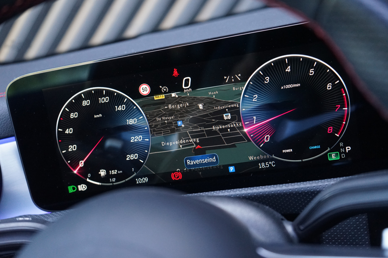 Mercedes-Benz CLA 180 AMG ACC Pano Memory 360 HUD IHC+ Ambient Keyless — photo 26