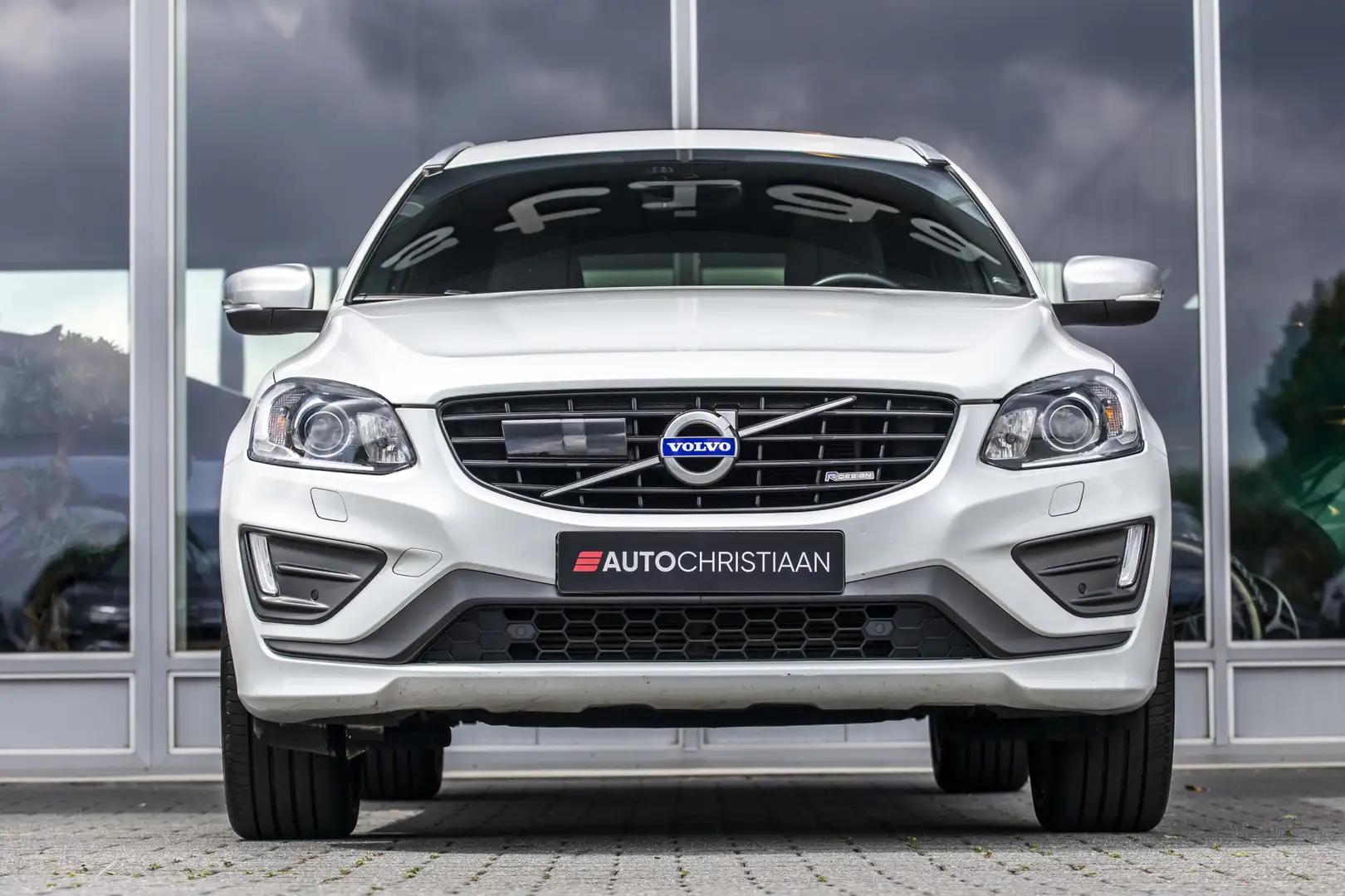 Volvo XC60 2.0 T5 FWD R Design | Pano | Trekhaak | Adaptive C Weiß - 2