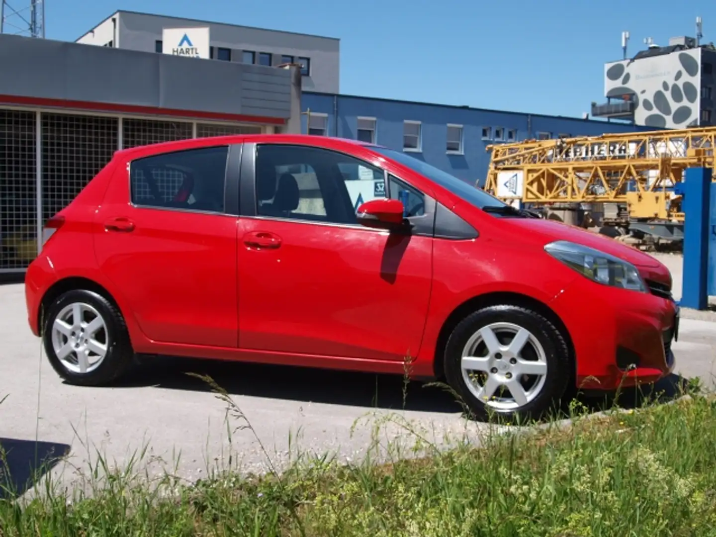 Toyota Yaris YARIS 1,33 5-TG LOUNGE Rot - 2