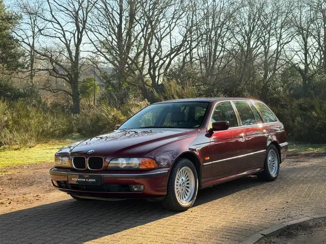 BMW 5-serie Touring E39 | Royal Red | Blijvend youngti