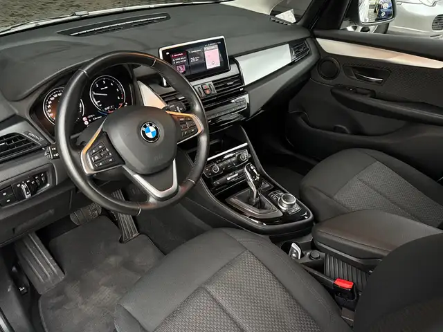 BMW 2 Series view 6