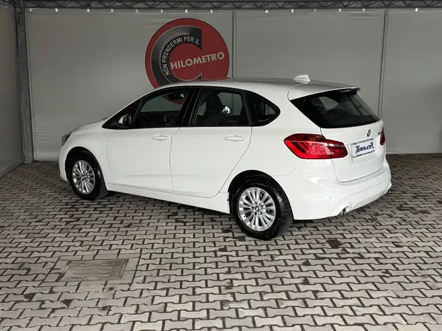 BMW 2 Series view 3