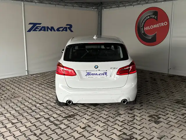 BMW 2 Series view 4