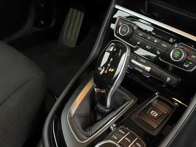 BMW 2 Series view 11