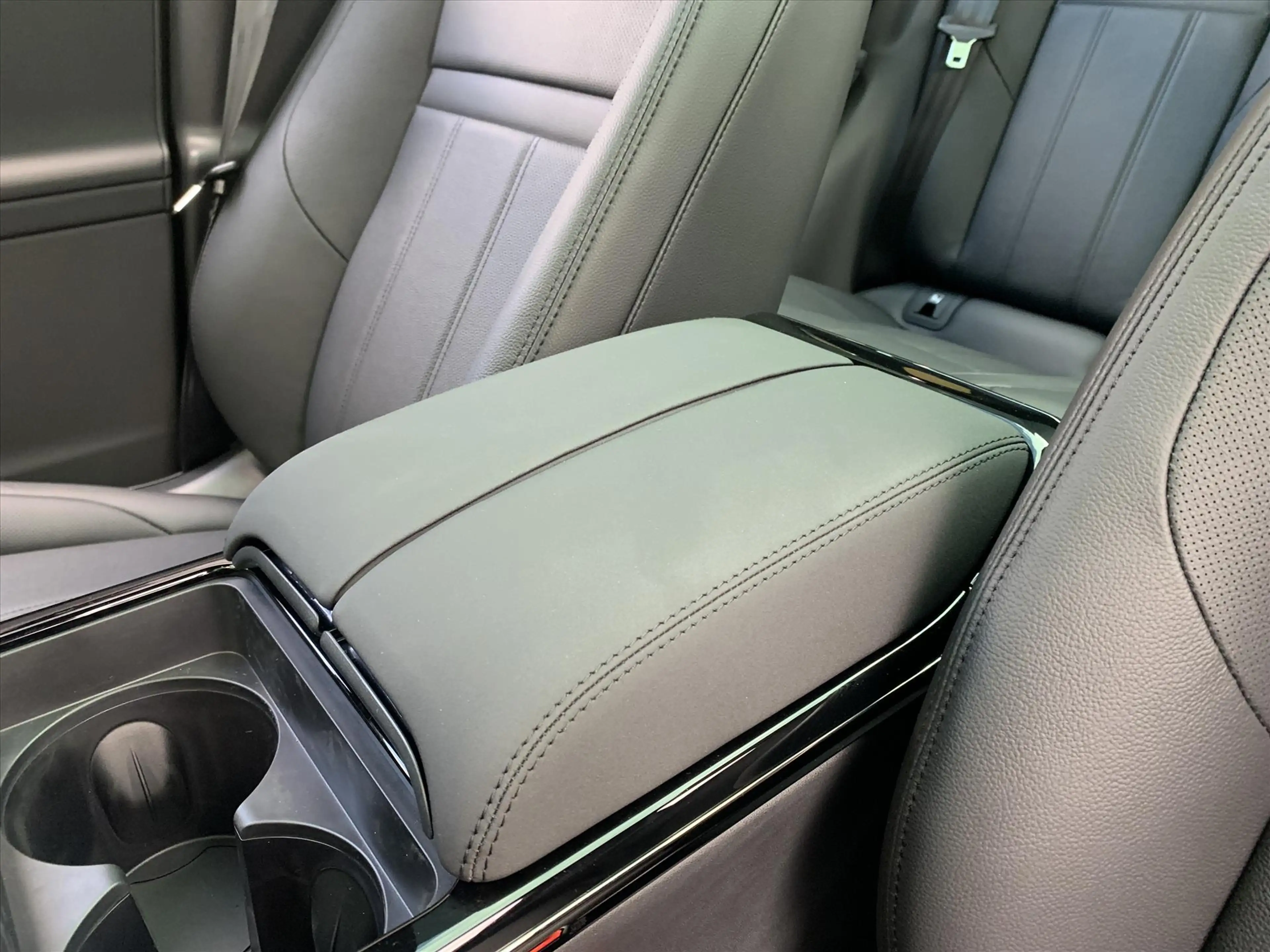 Land Rover Range Rover Evoque P270e PHEV AWD Dynamic SE — photo 12
