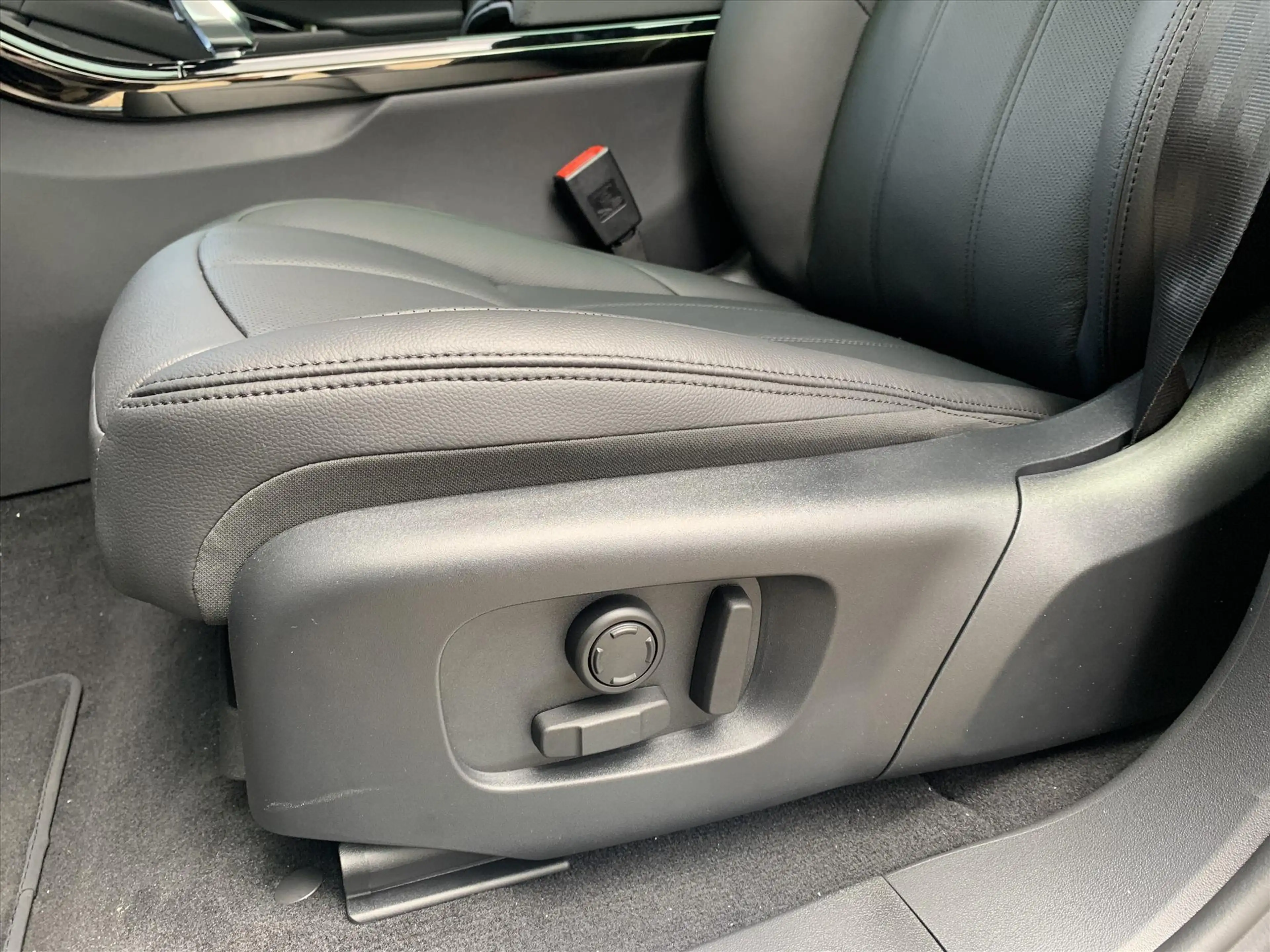 Land Rover Range Rover Evoque P270e PHEV AWD Dynamic SE — photo 11