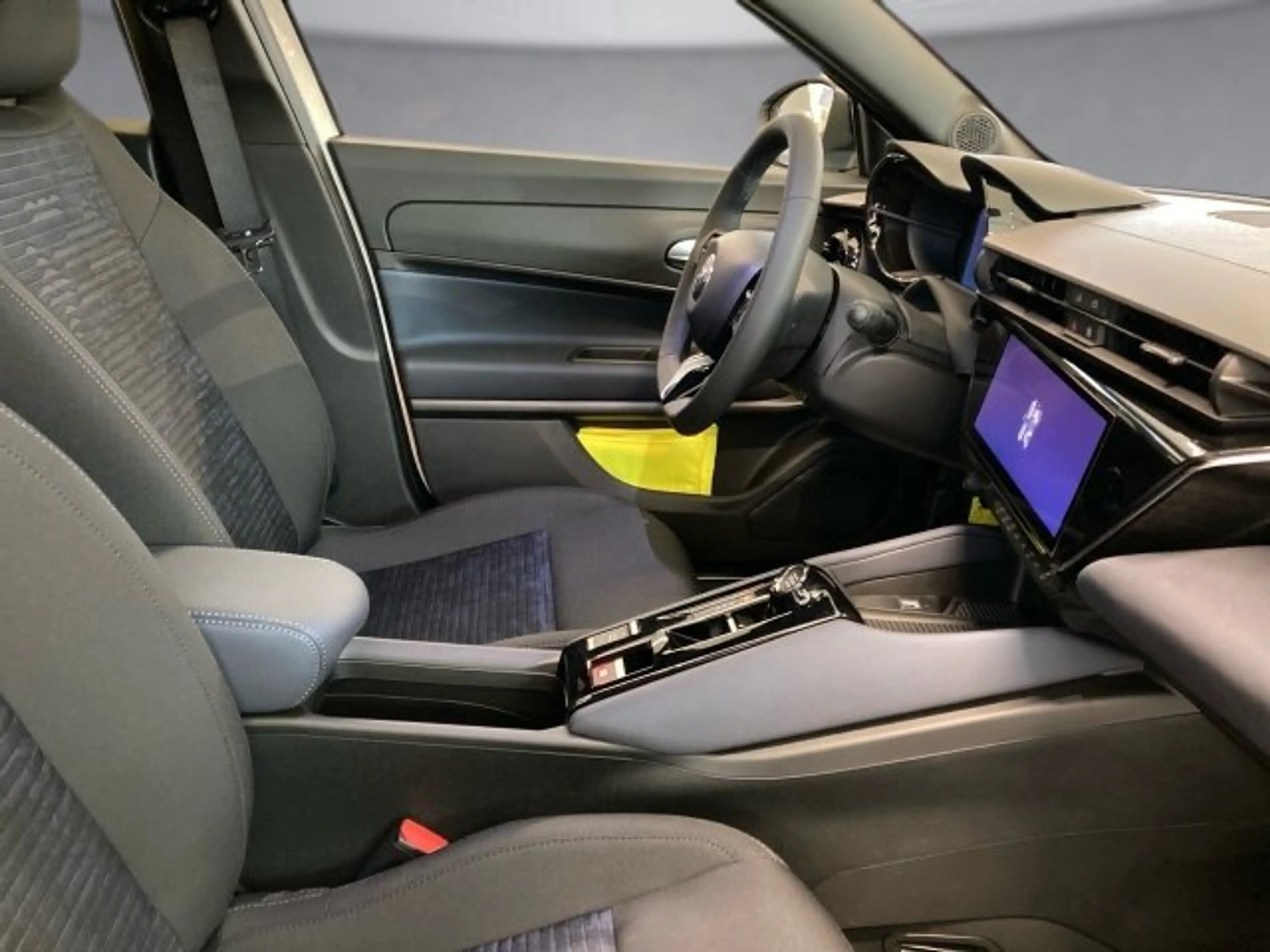 Alfa Romeo Junior Ibrida 1.2 Hybrid eDCT6 — photo 3