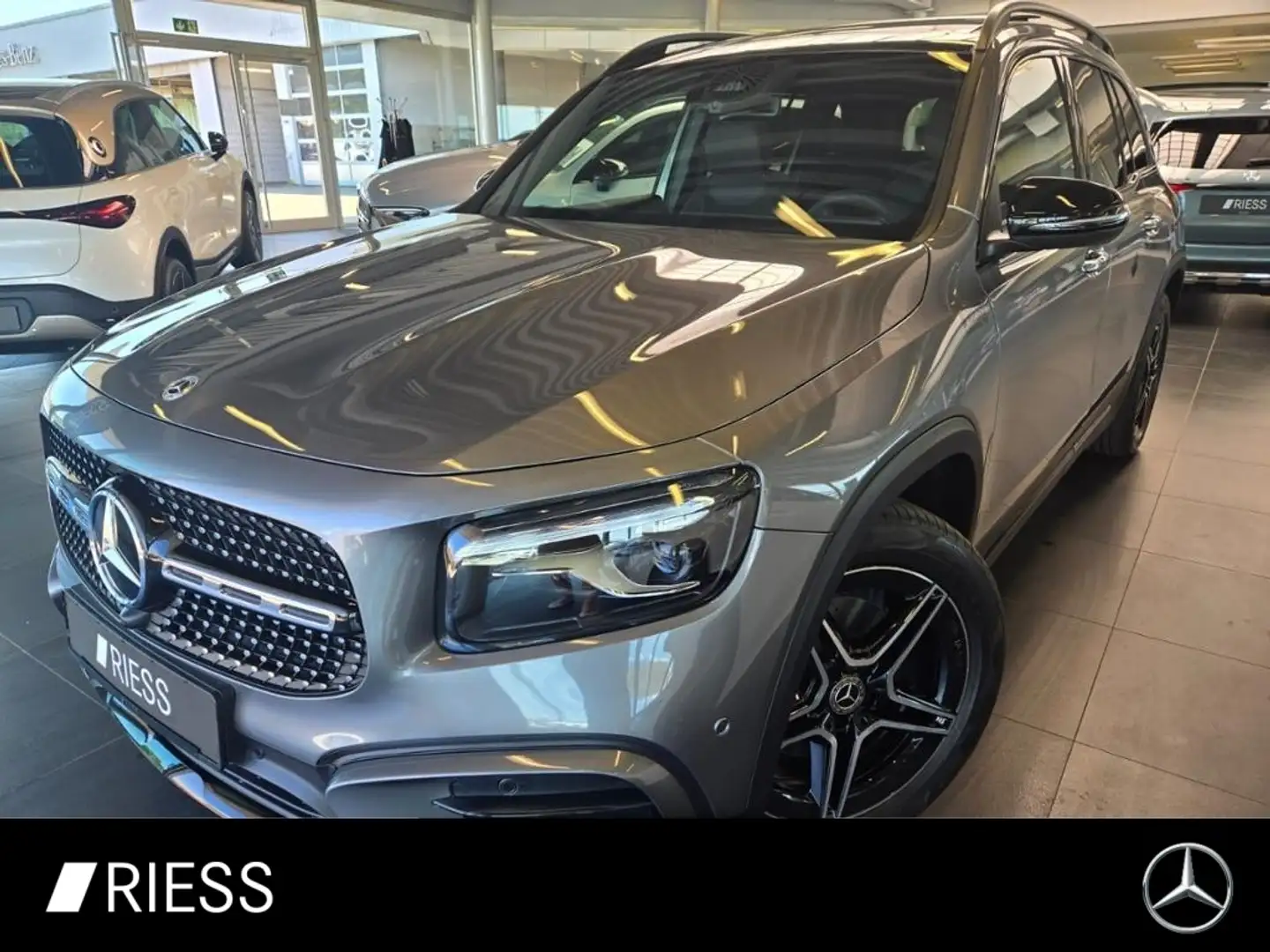 Mercedes-Benz GLB 200 d 4MATIC SD SpurW S-Sitz KeyLess PDC LM Grijs - 1