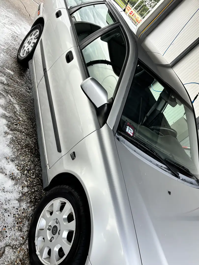 Volvo V40 2.0 Europa Automaat Gri - 2