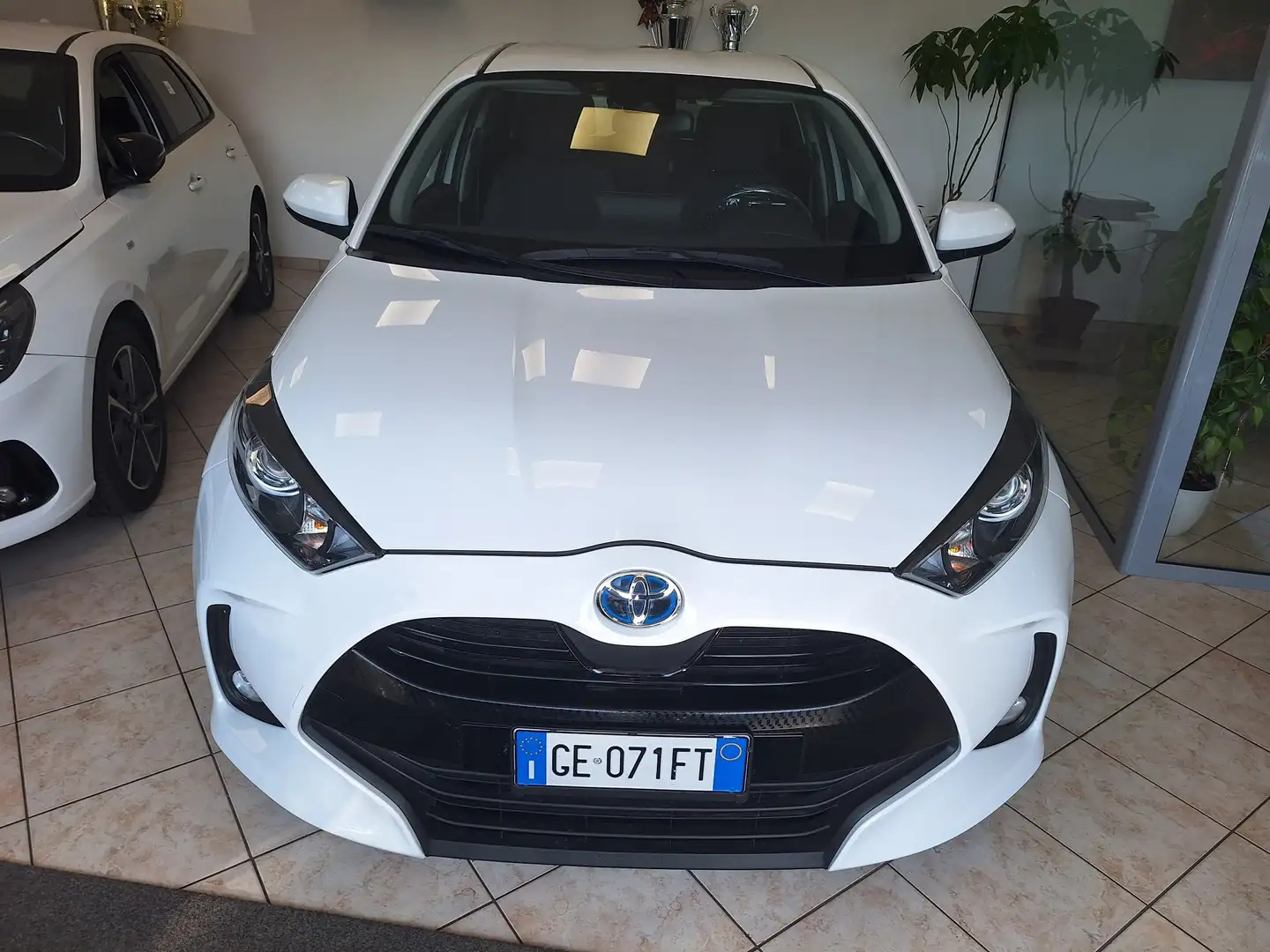 Toyota Yaris IV 2020 1.5h Business Bianco - 2