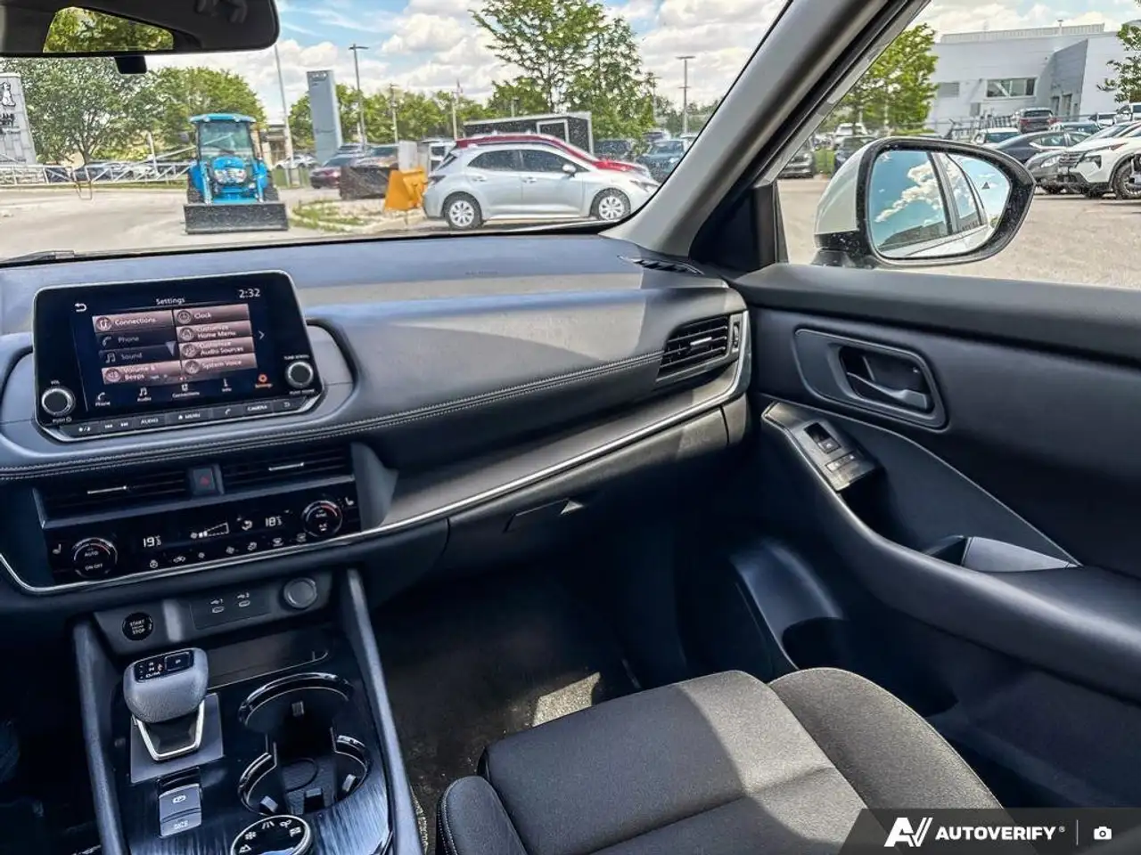 Nissan Rogue снимка Nissan Rogue