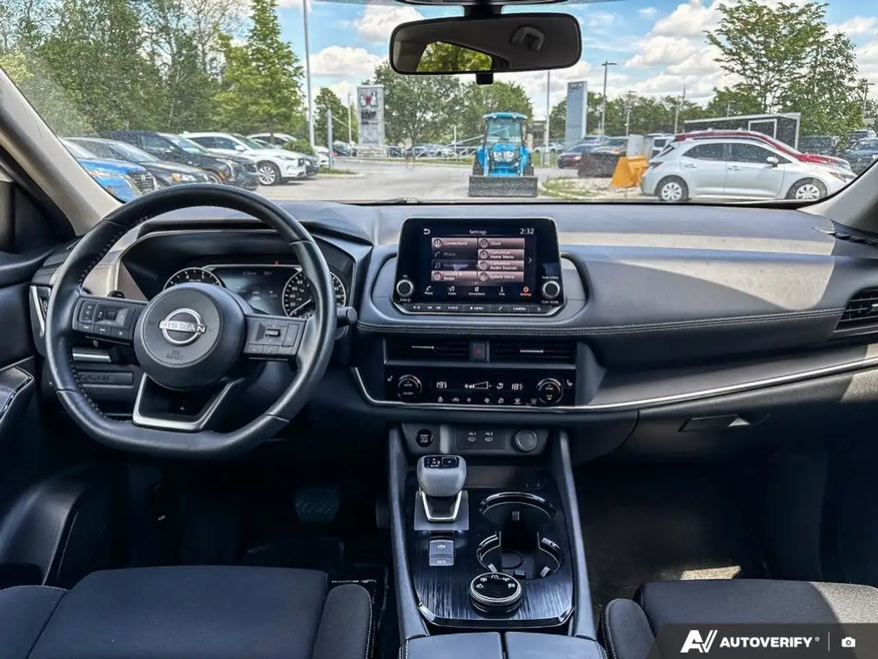 Nissan Rogue снимка Nissan Rogue