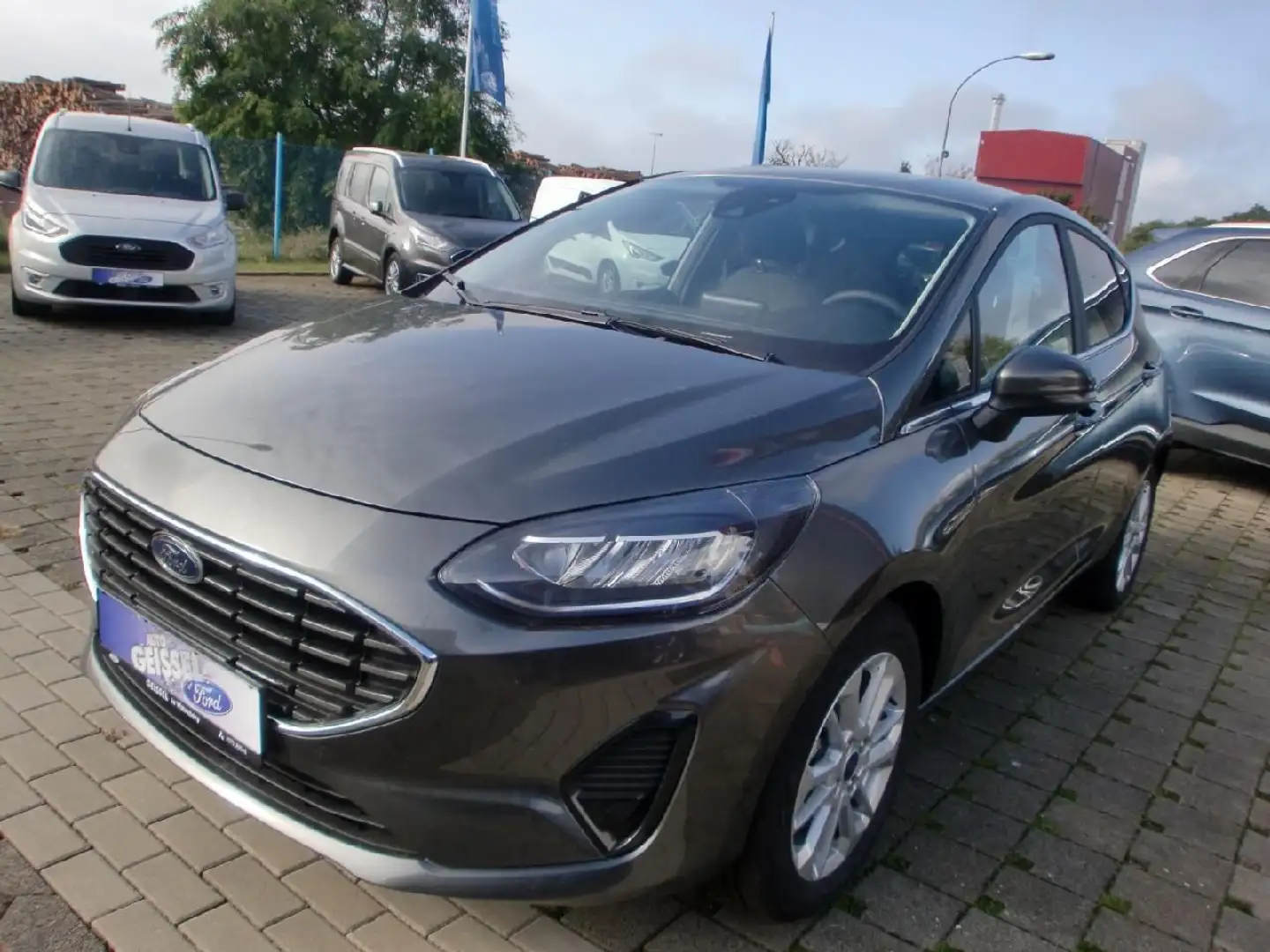 Ford Fiesta Titanium Klima LED Winterp. DAB PDC Grijs - 2