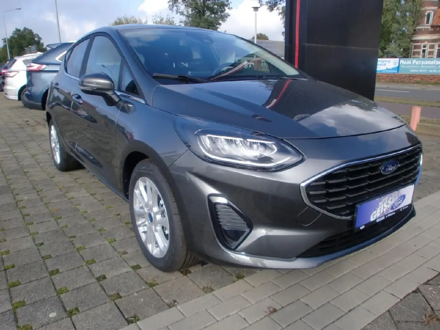 Ford Fiesta Titanium Klima LED Winterp. DAB PDC Grijs - 1