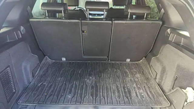 Land Rover Discovery Sport view 14