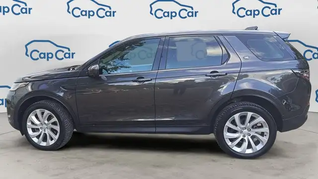 Land Rover Discovery Sport view 2