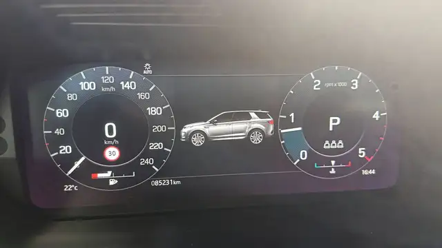 Land Rover Discovery Sport view 12