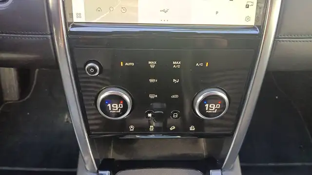 Land Rover Discovery Sport view 13