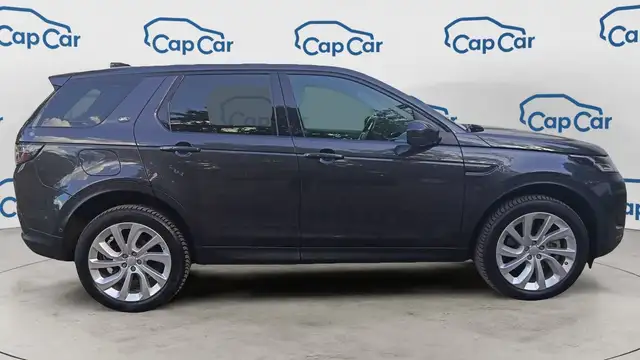 Land Rover Discovery Sport view 4
