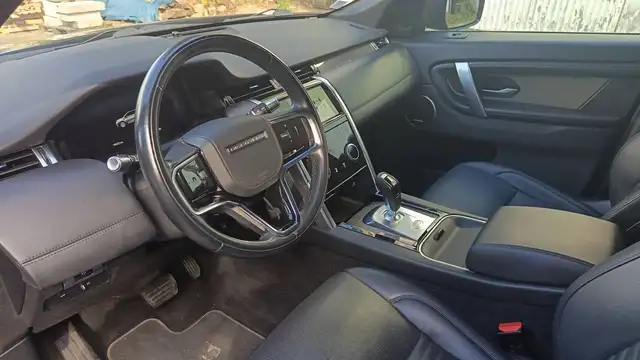 Land Rover Discovery Sport view 8