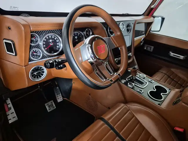 Land Rover Defender view 6
