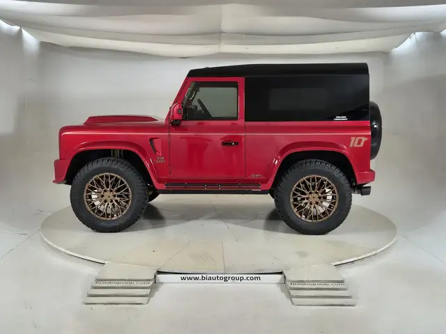 Land Rover Defender view 5