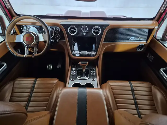 Land Rover Defender view 7