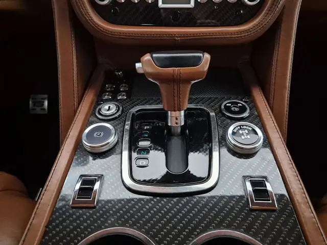 Land Rover Defender view 10