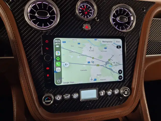 Land Rover Defender view 11