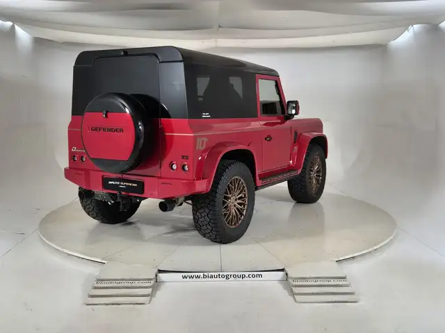 Land Rover Defender view 4