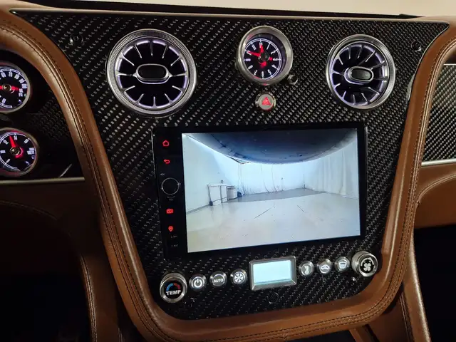 Land Rover Defender view 15