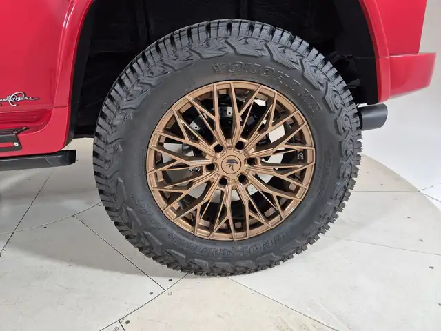 Land Rover Defender view 13