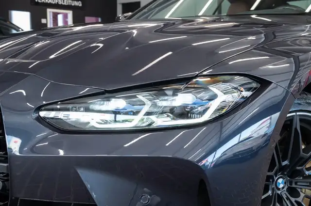 BMW M4 view 4