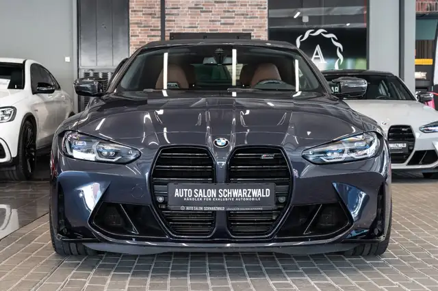 BMW M4 view 5