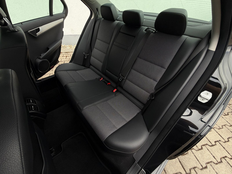 Mercedes-Benz C 300 CDI V6 4Matic*Avantgarde*ILS*Glasdach*AHK* — photo 15