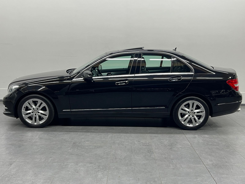 Mercedes-Benz C 300 CDI V6 4Matic*Avantgarde*ILS*Glasdach*AHK* — photo 3