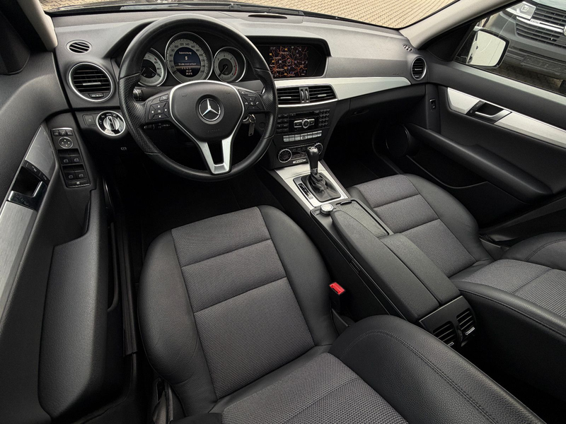 Mercedes-Benz C 300 CDI V6 4Matic*Avantgarde*ILS*Glasdach*AHK* — photo 10