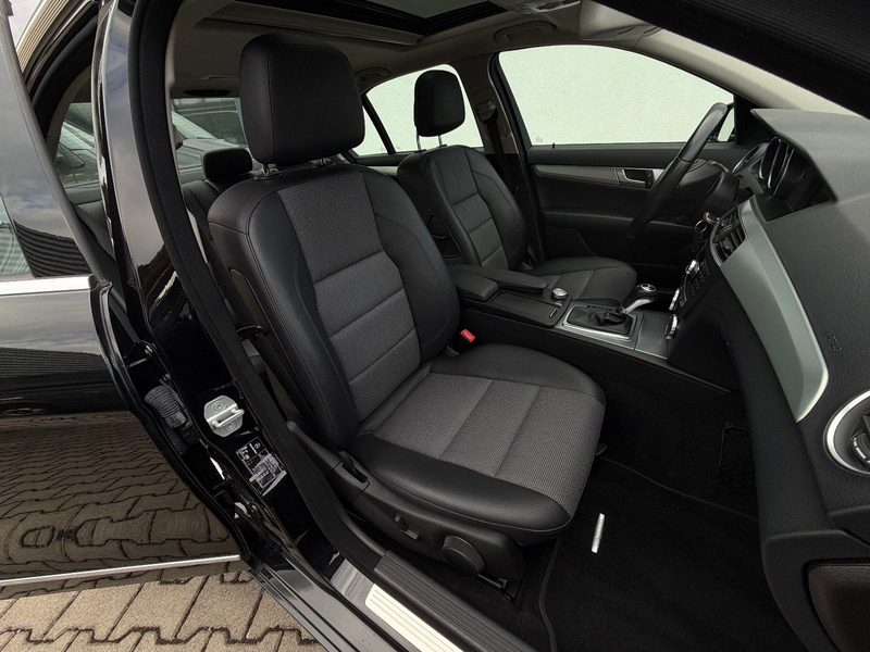 Mercedes-Benz C 300 CDI V6 4Matic*Avantgarde*ILS*Glasdach*AHK* — photo 13