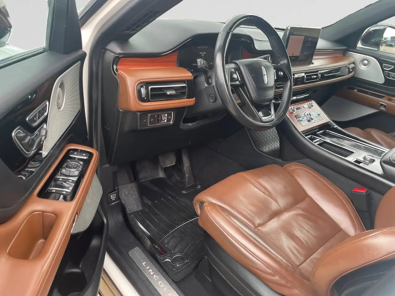 Lincoln Aviator снимка Lincoln Aviator