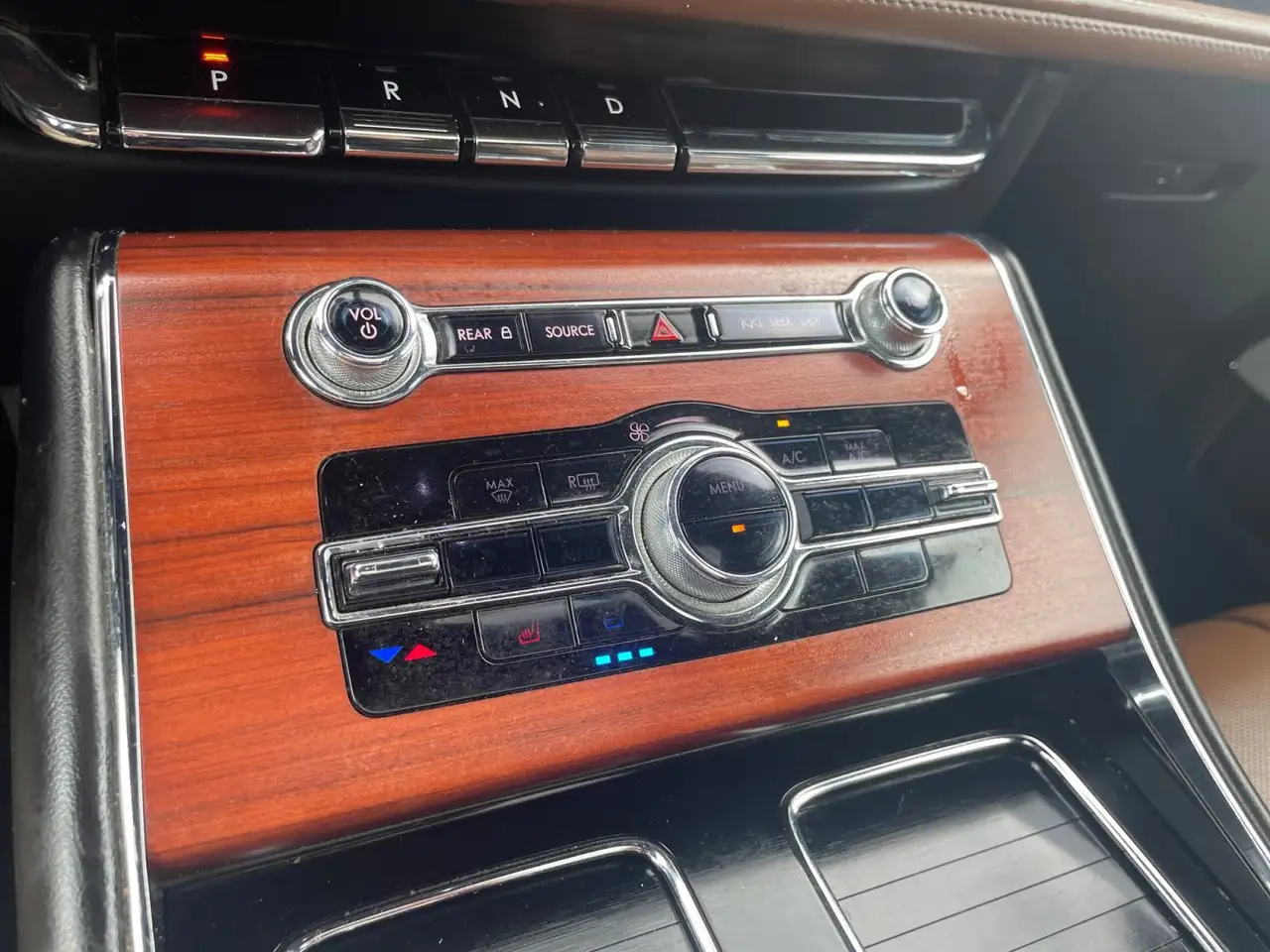 Lincoln Aviator снимка Lincoln Aviator