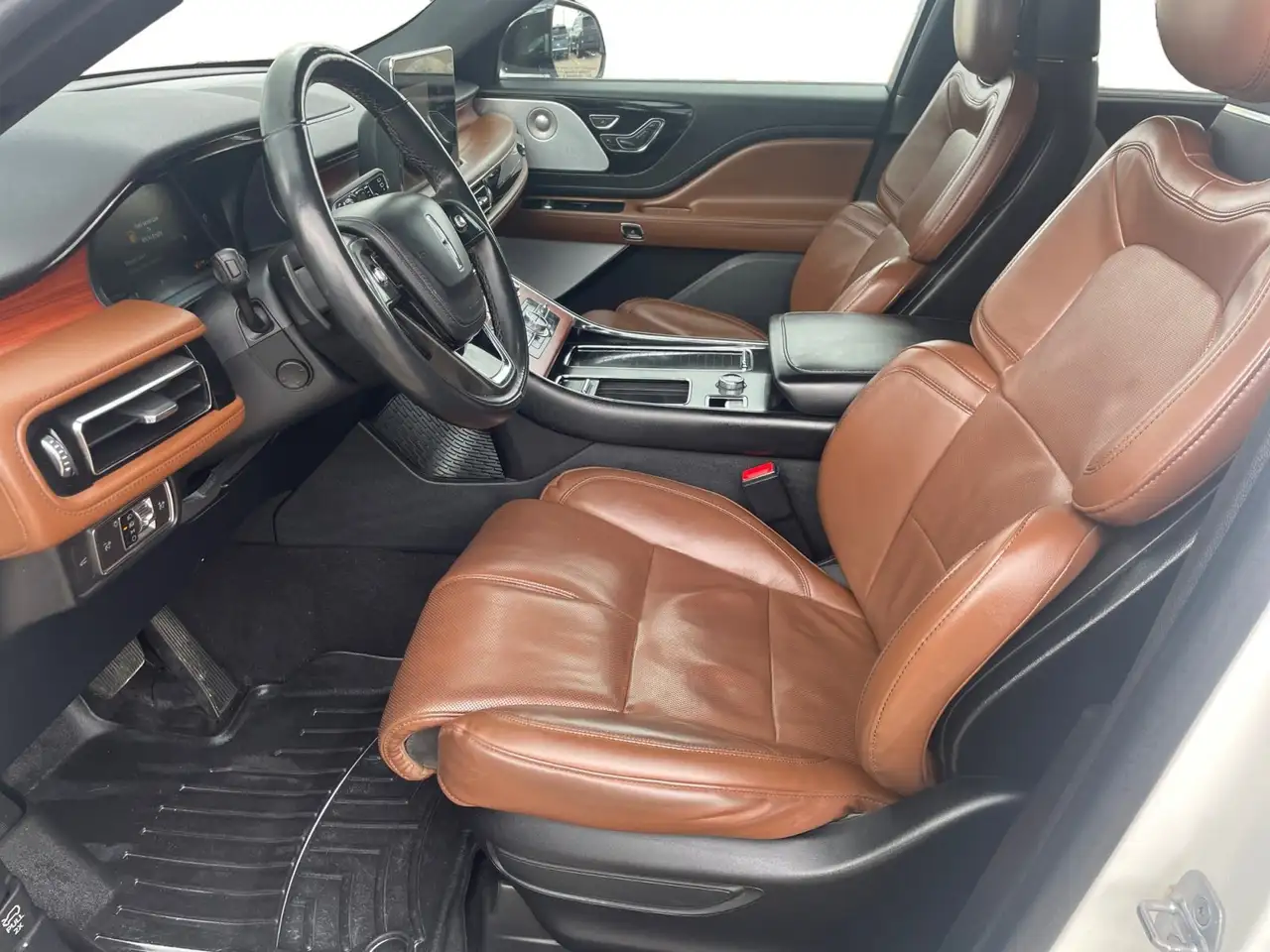 Lincoln Aviator снимка Lincoln Aviator