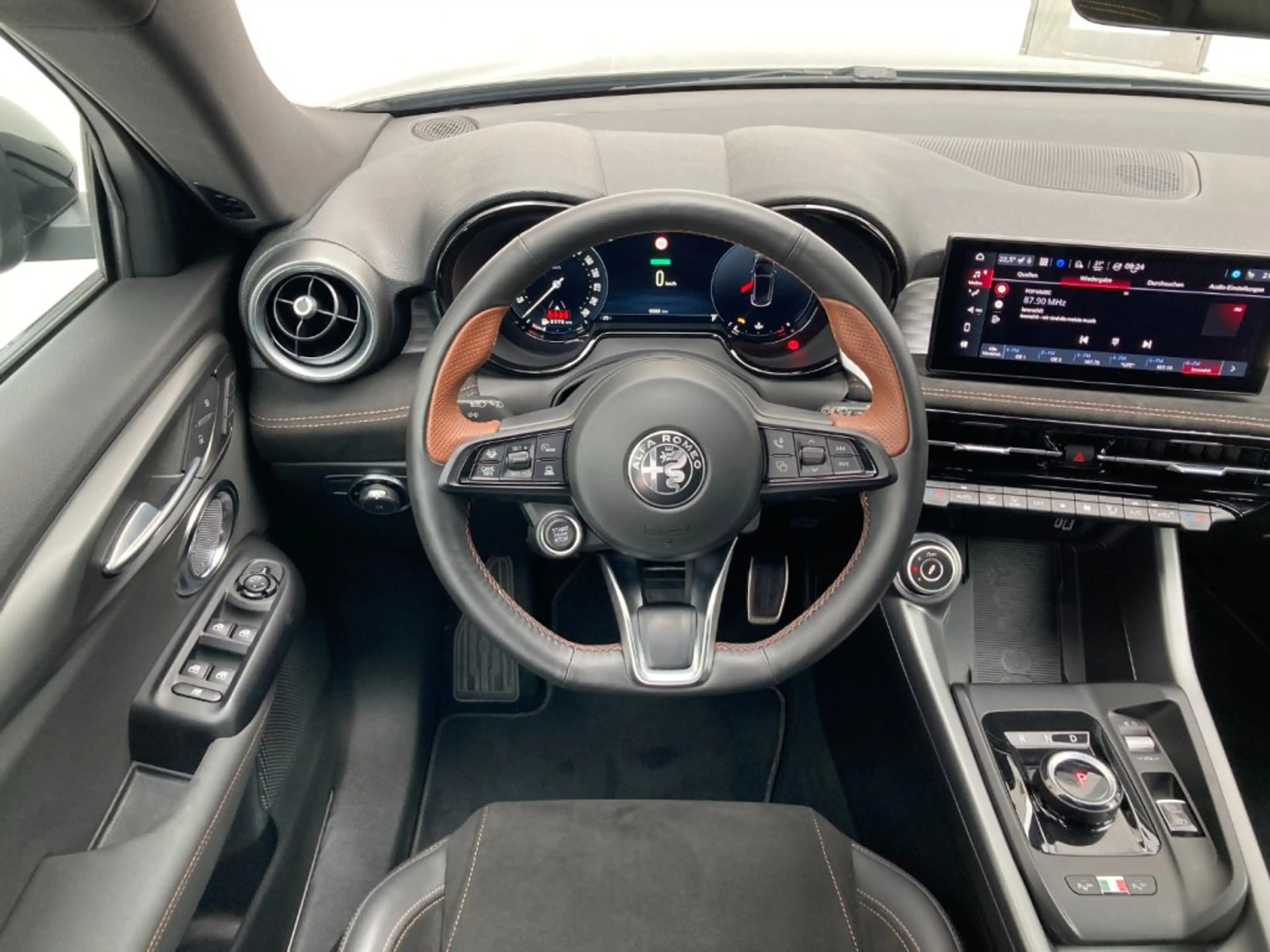 Alfa Romeo Tonale INTENSA IBRIDA 160PS — photo 9