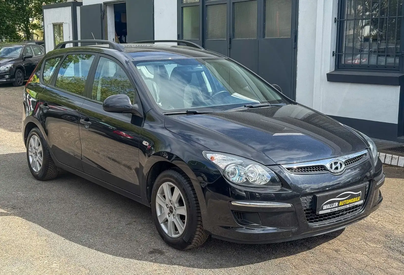 Hyundai i30 1.6 Edition+ NAVI|APPLE CARPLAY|LM FELGEN Schwarz - 1