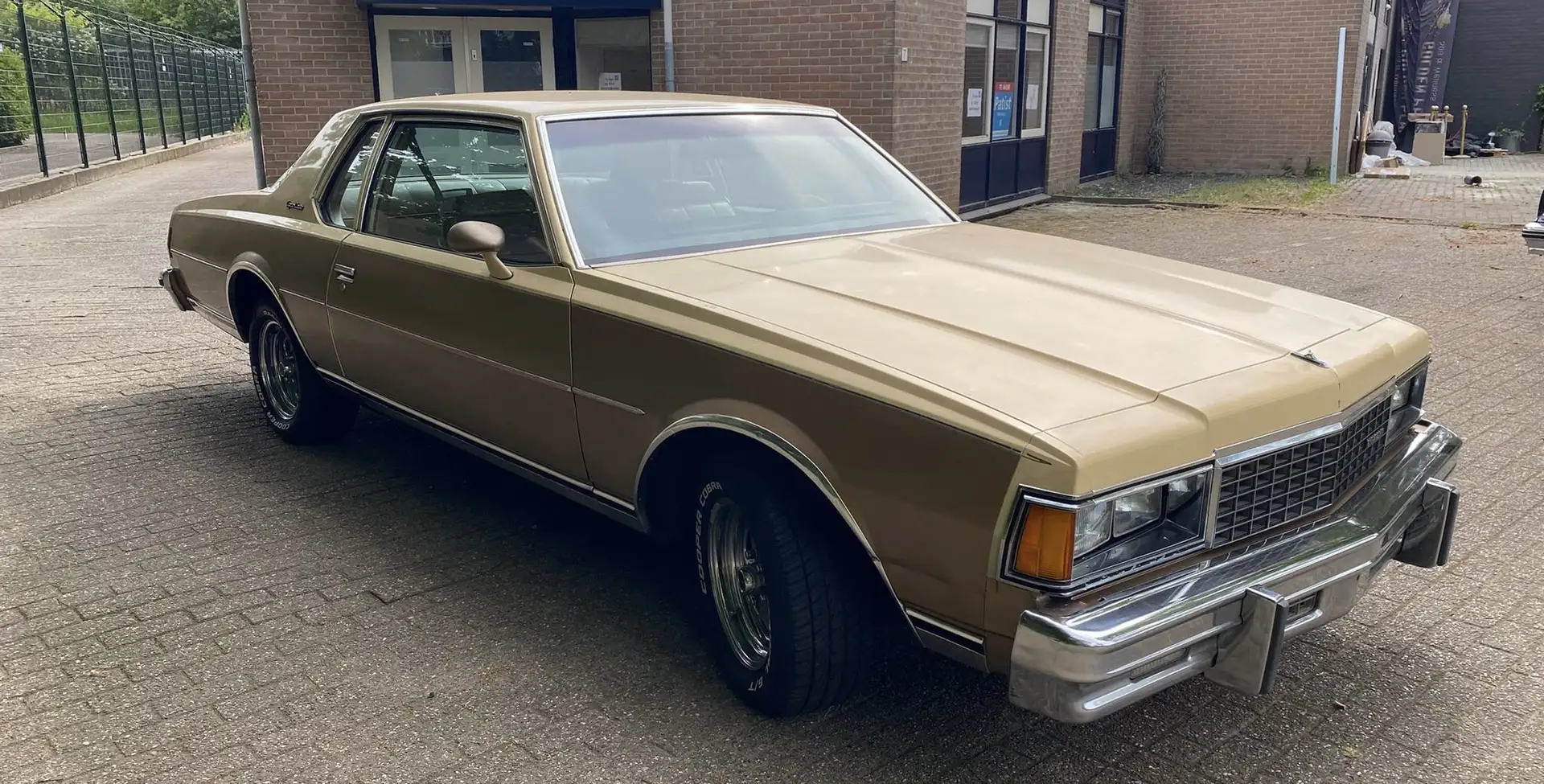 Chevrolet Caprice Aero coupe 350 5.7 v8 nieuwe apk 20-06-2027 Bruin - 2