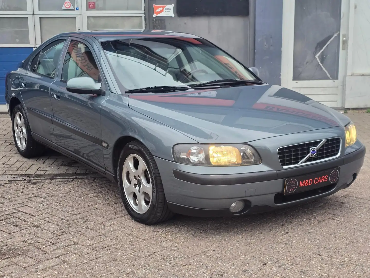 Volvo S60 2.4 D5 Edition AUTOMAAT AIRCO TREKHAAK PDC CR CONT Vert - 2