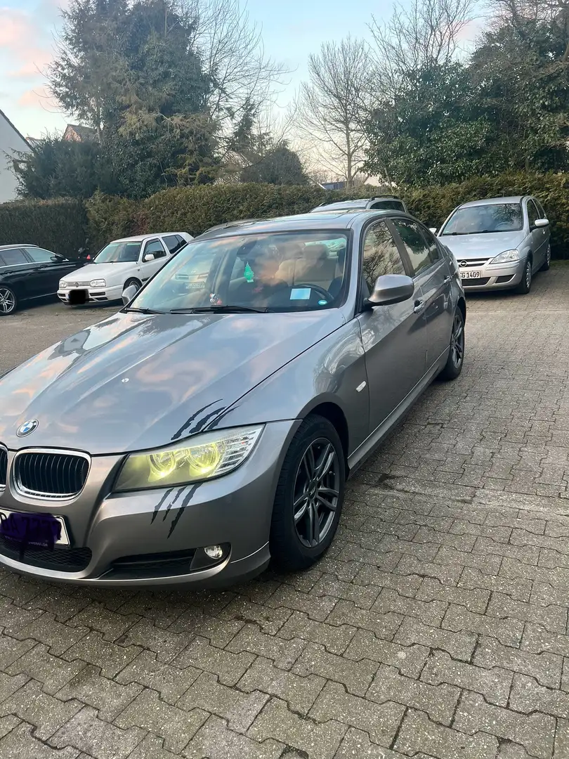BMW 318 318i Grau - 2