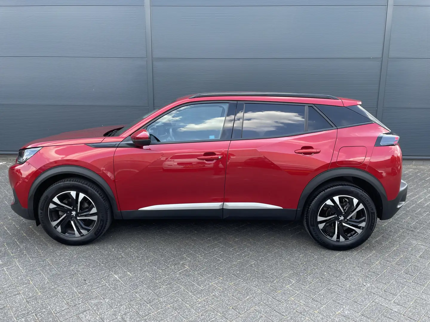 Peugeot 2008 130pk Allure Pack (Camera - Navigatie via APP - i- Rot - 2