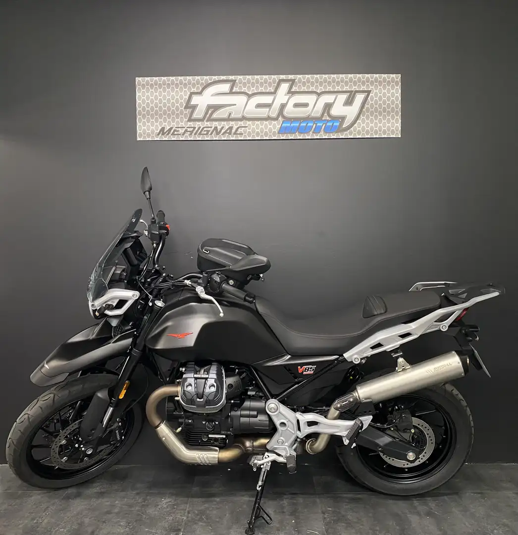 Moto Guzzi V 85 TT Noir - 1