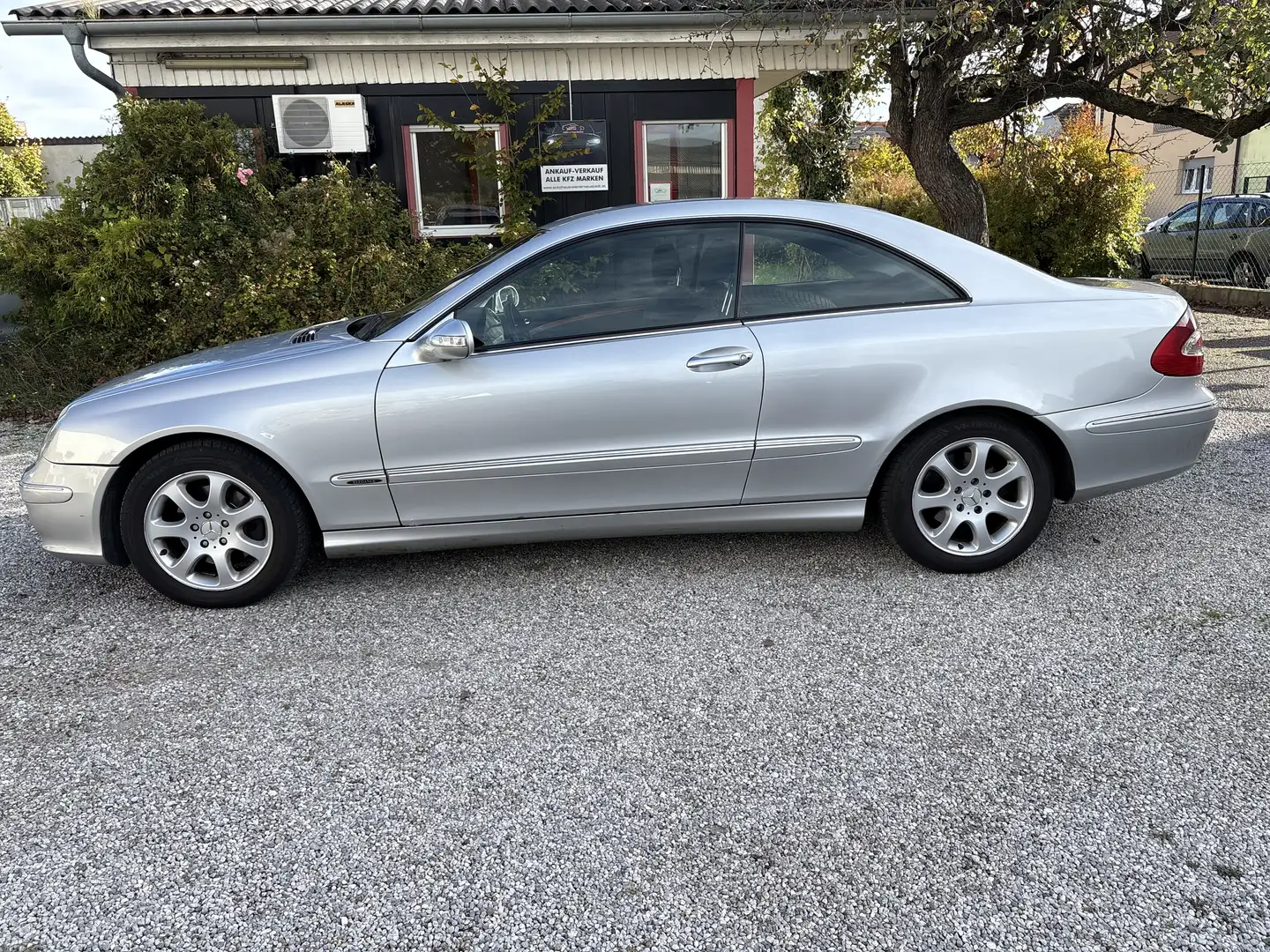 Mercedes-Benz CLK 270 Elegance CDI Aut. Silber - 1